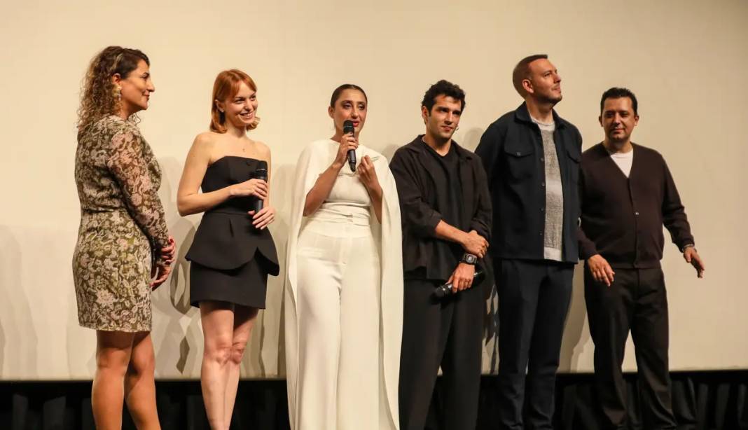 Altın Portakal’a Bol Kahkahalı Açılış 4